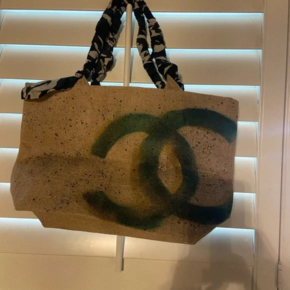 NEW STRAW TOTE  Bag - Green and Yellow locking double C’s - Picture 5 of 7